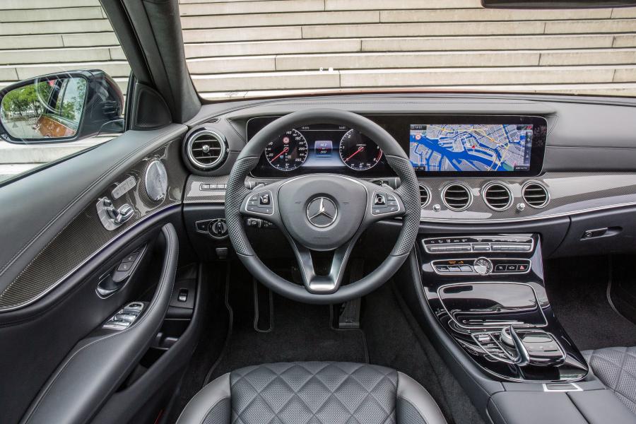 Торпедо Mercedes-Benz E220 d Avantgarde Line Estate 2016 года  (фото 8 из 26)